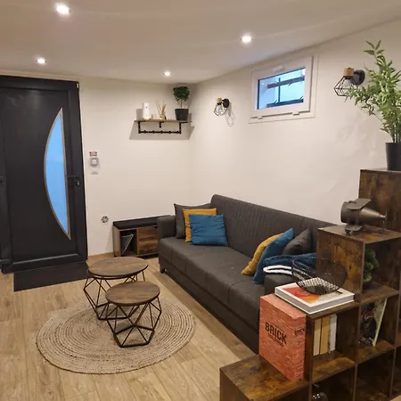 Charming Near La Defense, Paris *